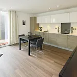 2 Bedroom Flat In Cambridge