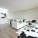 2 Bedroom Flat In Cambridge