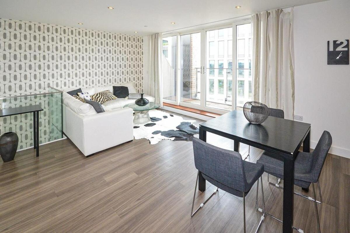 Apartment 2 Bedroom Flat In *